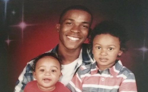 Ένα iPhone έγινε αιτία να πυροβολήσουν 20 φορές δυο αστυνομικοί έναν νεαρό Αφροαμερικανό