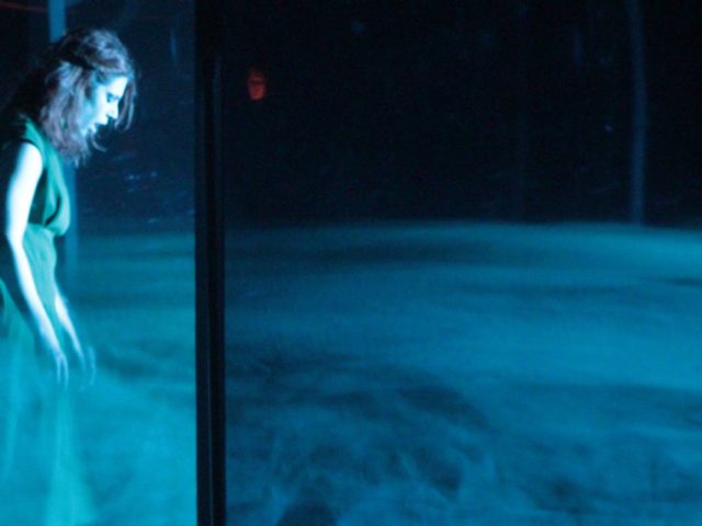 Easter Island, μία παράσταση για τη μετάβαση.