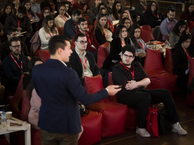 Κάποτε το πρώτο βήμα αναζήτησης εργασίας για τους νέους ήταν τοπίο στην ομίχλη. Όχι πια.