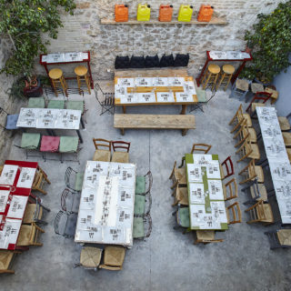 Αν ο γάμος σας πέφτει βαρύς, κάντε το πάρτυ στο La Soiree de Votanique κι όλα θα πάνε καλά…