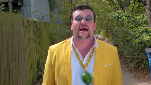 Αντί για συστατική επιστολή έστειλε βίντεο όπου τραγουδά ραπ και τελικά τον προσέλαβαν