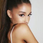 Κάνε μία επίσκεψη στον λογαριασμό της γλυκιάς και σέξι Ariana Grande στο Instagram, και θα μας θυμηθείς