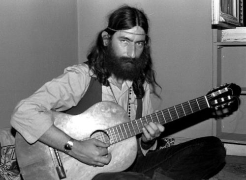 Στις 17 Μαρτίου του 1988 αυτοκτονεί στο σπίτι του ο Νικόλας Άσιμος