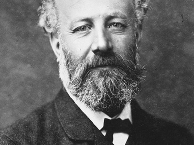 Στις 24 Μαρτίου του 1905 πεθαίνει ο Ιούλιος Βερν