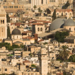 Έκτακτο: Αυτοκίνητο παρέσυρε έναν αστυνομικό και δύο στρατιώτες στην Άκρα στο Ισραήλ