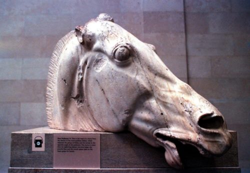 Financial Times: Ο Λόρδος Μπάιρον είχε δίκιο. Τα γλυπτά του Παρθενώνα ανήκουν στην Αθήνα