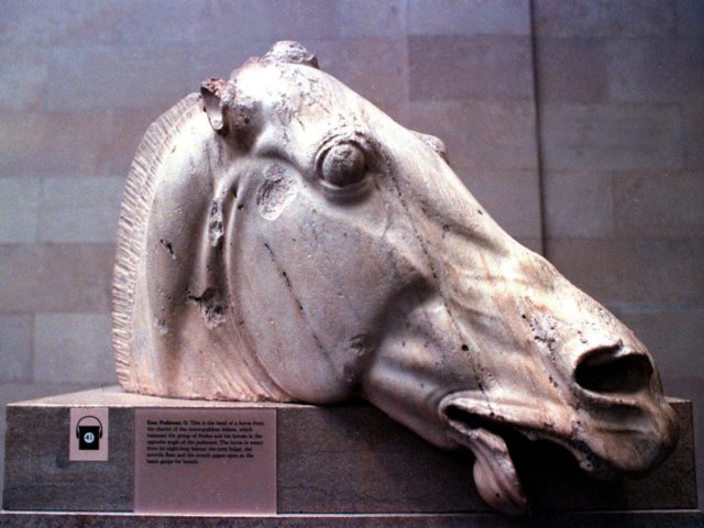 Financial Times: Ο Λόρδος Μπάιρον είχε δίκιο. Τα γλυπτά του Παρθενώνα ανήκουν στην Αθήνα