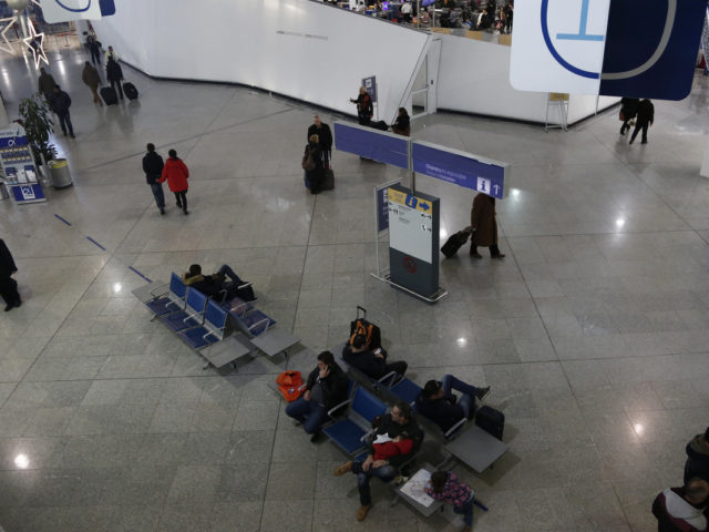 Αλλαγές από σήμερα στους ταξιδιωτικούς ελέγχους για χώρες εκτός Σένγκεν