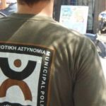 Η Δημοτική Αστυνομία της Αθήνας επιστρέφει τις πινακίδες λόγω Πάσχα