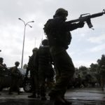 Νεκρός Παλαιστίνιος δημοσιογράφος που είχε τραυματιστεί από ισραηλινά πυρά