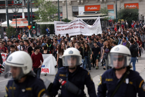 Φοιτητές και μαθητές βγήκαν στους δρόμους για την επέμβαση στη Συρία