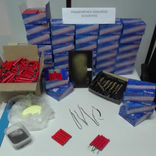 Καλαμάτα: Συνελήφθη 19χρονος που είχε στο σπίτι του πάνω από 2.000 κροτίδες