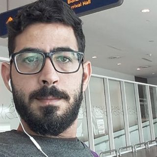 Αυτός ο Σύριος ζει πλέον στο αεροδρόμιο της Κουάλα Λουμπούρ, φοβούμενος ότι θα τον καλέσουν σε αναγκαστική επιστράτευση
