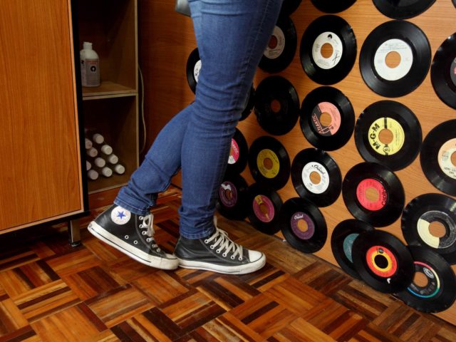 Δισκάδικα, ξέρετε, δεν υπάρχουν μόνο στο κέντρο της Αθήνας…