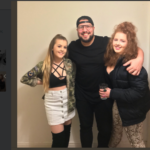 Παντού τρίχες! Ένας άνδρας περιγράφει πως είναι να ζεις με δυο γυναίκες