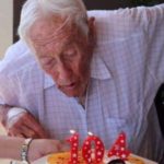 Αυστραλός επιστήμονας ηλικίας 104 ετών ταξιδεύει στην Ελβετία με σκοπό να… πεθάνει