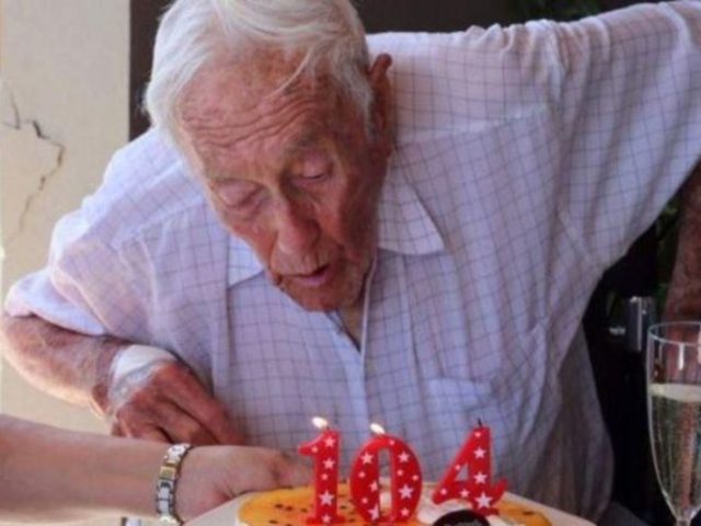 Αυστραλός επιστήμονας ηλικίας 104 ετών ταξιδεύει στην Ελβετία με σκοπό να… πεθάνει