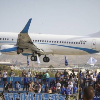 Αεροπλάνο πέρασε «ξυστά» από γήπεδο στην Κρήτη