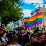 Ξεκινά η συζήτηση του νομοσχεδίου για αναδοχή και τεκνοθεσία από ομόφυλα ζευγάρια