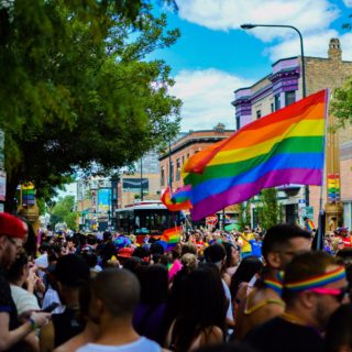 Ξεκινά η συζήτηση του νομοσχεδίου για αναδοχή και τεκνοθεσία από ομόφυλα ζευγάρια