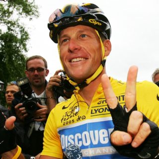 Βραβεύεται ο Λανς Άρμστρονγκ για την προσφορά του κατά του καρκίνου του μαστού