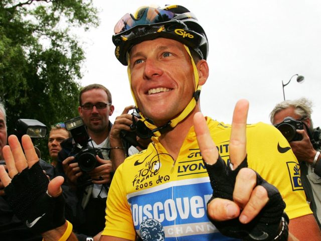 Βραβεύεται ο Λανς Άρμστρονγκ για την προσφορά του κατά του καρκίνου του μαστού