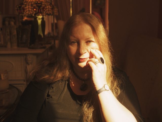 Λένα Πλάτωνος: «Θα φτάσω στο απόγειό μου όταν θα μπει μουσική μου μέσα στα κλαμπ κι οι άνθρωποι θα τη χορεύουν».