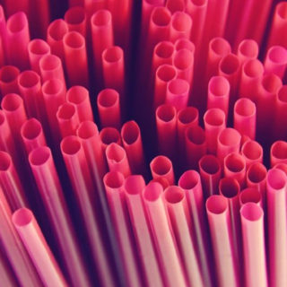 Τα πλαστικά καλαμάκια καταργούνται σταδιακά και στην Ελλάδα!