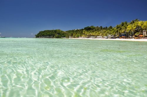 Γιατί οι Φιλιππίνες βάζουν «λουκέτο» στο τουριστικό νησί Μπορακάι;