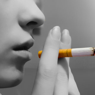 Οι καπνιστές κάνουν χειρότερη διατροφή από τους μη καπνιστές σύμφωνα με νέα έρευνα