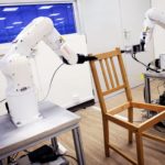 Τα πρώτα ρομπότ που συναρμολογούν έπιπλα της ΙΚΕΑ για μια καρέκλα χρειάσθηκαν 20 λεπτά [ΒΙΝΤΕΟ]