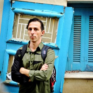 Ο Σπύρος Κουβαράς αντιμετωπίζει την τέχνη ως έναν ισχυρό πόλο συναισθηματικών και διανοητικών αναταράξεων