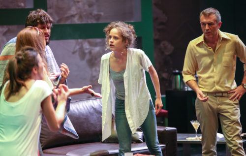 Προσοχή! Προσοχή! Ξεκινά η προπώληση εισιτηρίων για το  «Στέλλα κοιμήσου» που θα παιχτεί τον ερχόμενο Οκτώβρη