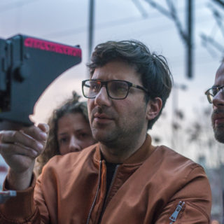 Ο Γιώργος Ζώης σκηνοθετεί το “Party Animal” και μας παρακινεί να κυνηγήσουμε αυτό που αγαπάμε