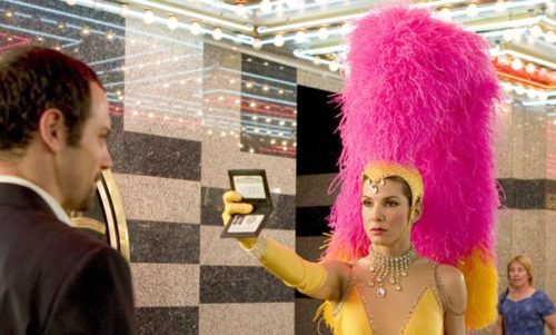 Η σειρά του Netflix, The Crown και ο τελικός του Champions League ξεχωρίζουν στο πρόγραμμα του Σαββάτου