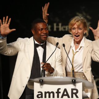 Γκρέις Τζόουνς, Τζέισον Ντερούλο και Έλι Γκούλντινγκ ενώνουν τις φωνές τους για την καταπολέμηση του AIDS στο γκαλά της amfAR
