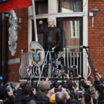 Αίρονται όλα τα πρόσθετα μέτρα προστασίας του Ασάνζ στην πρεσβεία του Ισημερινού στο Λονδίνο