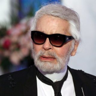 Ο Καρλ Λάγκερφελντ θέλει να αποποιηθεί την γερμανική υπηκοότητα λόγω της απέχθειάς του για την Άνγκελα Μέρκελ