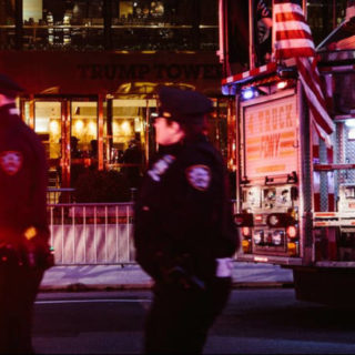 Αυτοκίνητο «εισέβαλε» σε εστιατόριο της Νέας Υόρκης- Σοβαροί τραυματισμοί [ΒΙΝΤΕΟ]