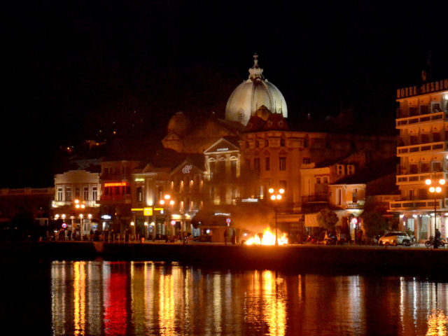 Επεισόδια μεταξύ αστυνομικών και ακροδεξιών ομάδων στη Μυτιλήνη