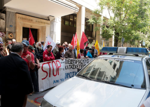 Πάτρα: συνεχίζονται οι διαμαρτυρίες κατά των ηλεκτρονικών πλειστηριασμών [ΒΙΝΤΕΟ]