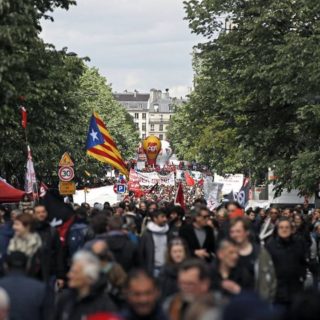 Παρίσι: χιλιάδες άνθρωποι κατέκλυσαν τους δρόμους την εργατική Πρωτομαγιά