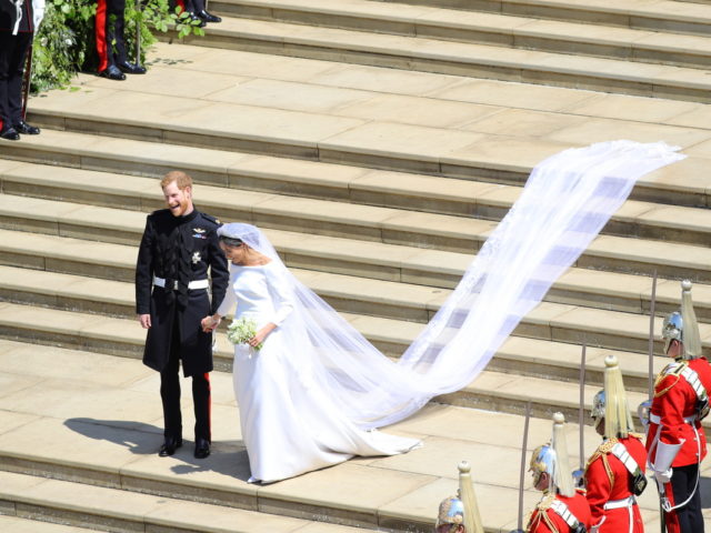 Προς 400 δολλάρια πωλούνται στο eΒay μπομπονιέρες από τον γάμο του Χάρι και της Μέγκαν [ΦΩΤΟΣ]