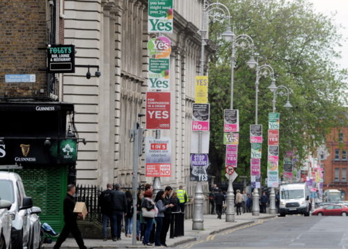 Τα exit polls επιβεβαιώνουν συντριπτική νίκη του “Ναι” στην νομιμοποίηση των αμβλώσεων