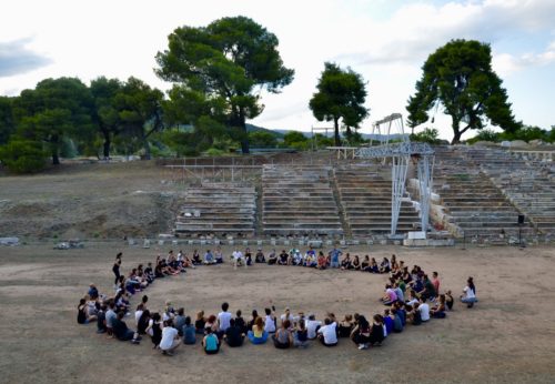 Σύμφωνα με δημοσίευμα από τις 8 Μαΐου μπαίνουν στην πλατφόρμα των 800 ευρώ και οι εργαζόμενοι στον πολιτισμό