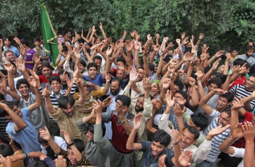 Ινδία: Δώδεκα νεκροί από σφαίρες αστυνομικών κατά τη διάρκεια εκτεταμένων επεισοδίων σε διαδήλωση