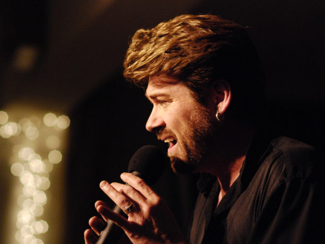 Η οικογένεια του Τζορτζ Μάικλ ζητά από τους θαυμαστές να απομακρύνουν τα αναμνηστικά έξω από τις δύο κατοικίες του