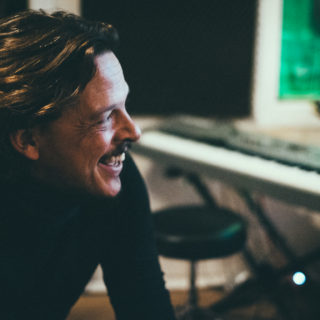 O Christian Ronig κάνει τον Τσιτσάνη ξανά κουλ