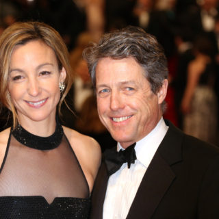 Παντρεύεται για πρώτη φορά στα 57 του ο Χιου Γκραντ