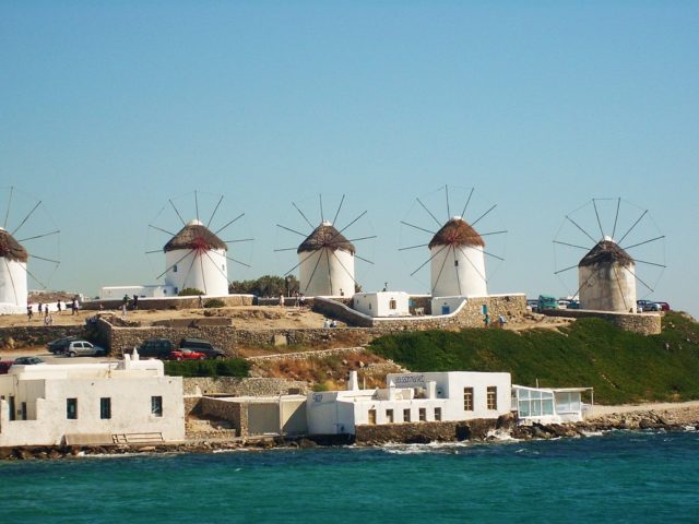 Στην Μύκονο ο οίκος Dior